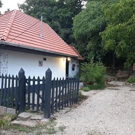 Kismadar Vendeghaz